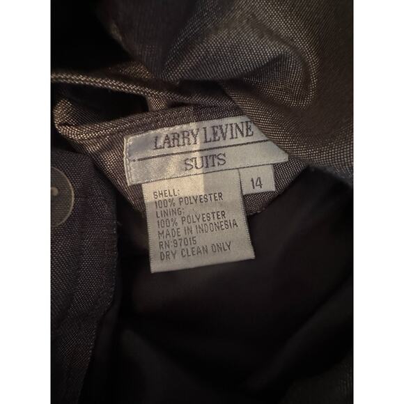 Larry Levine Womens 2 Piece Suit Short Sleeve Pants Size 14 Gray Shoulder Pads - Picture 9 of 14